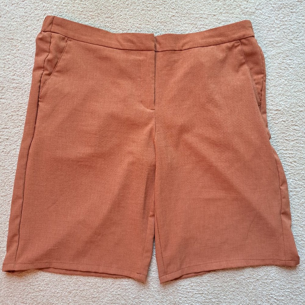 knee-length Liz Claiborne shorts- size large